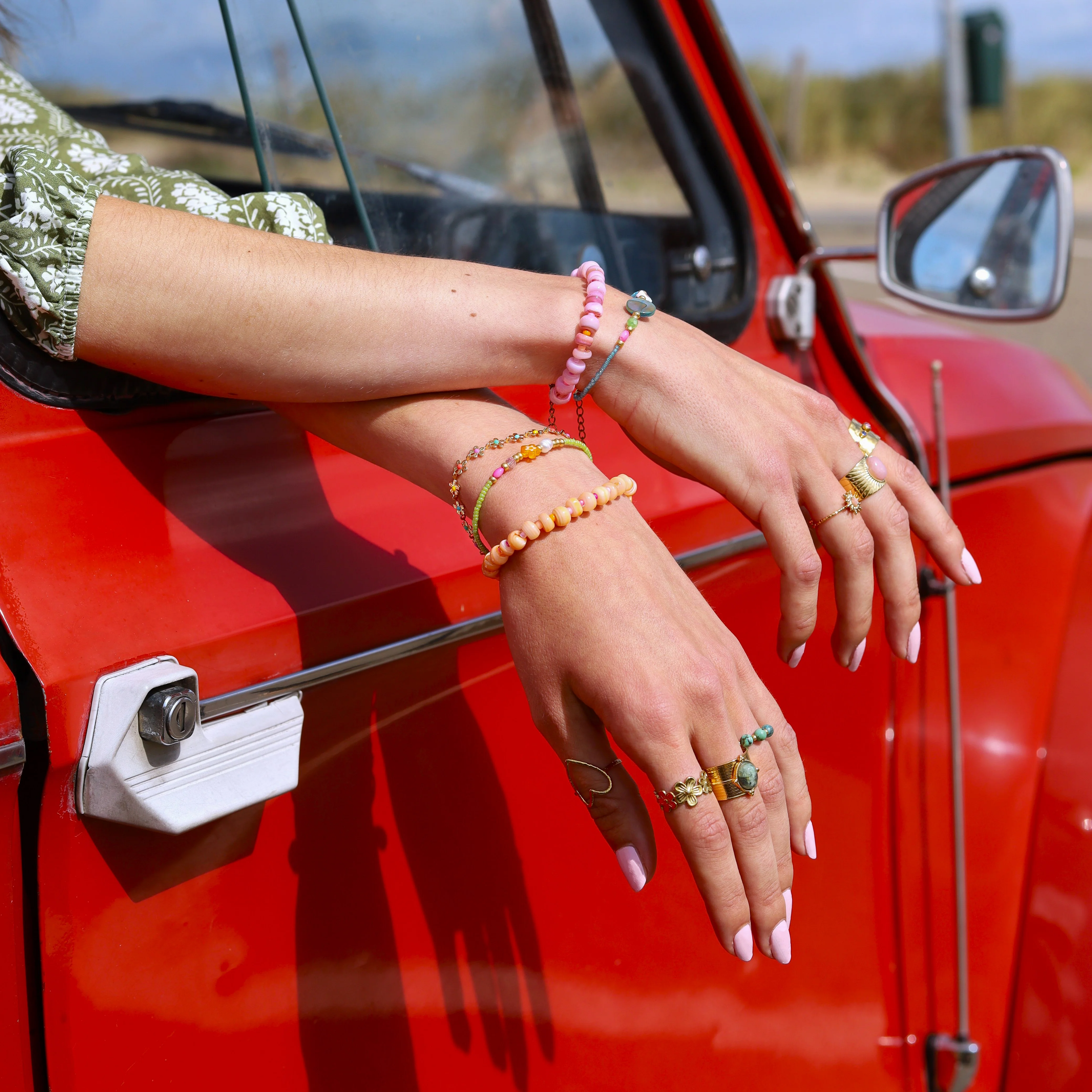 Armband groen met oranje bloem - Image 2