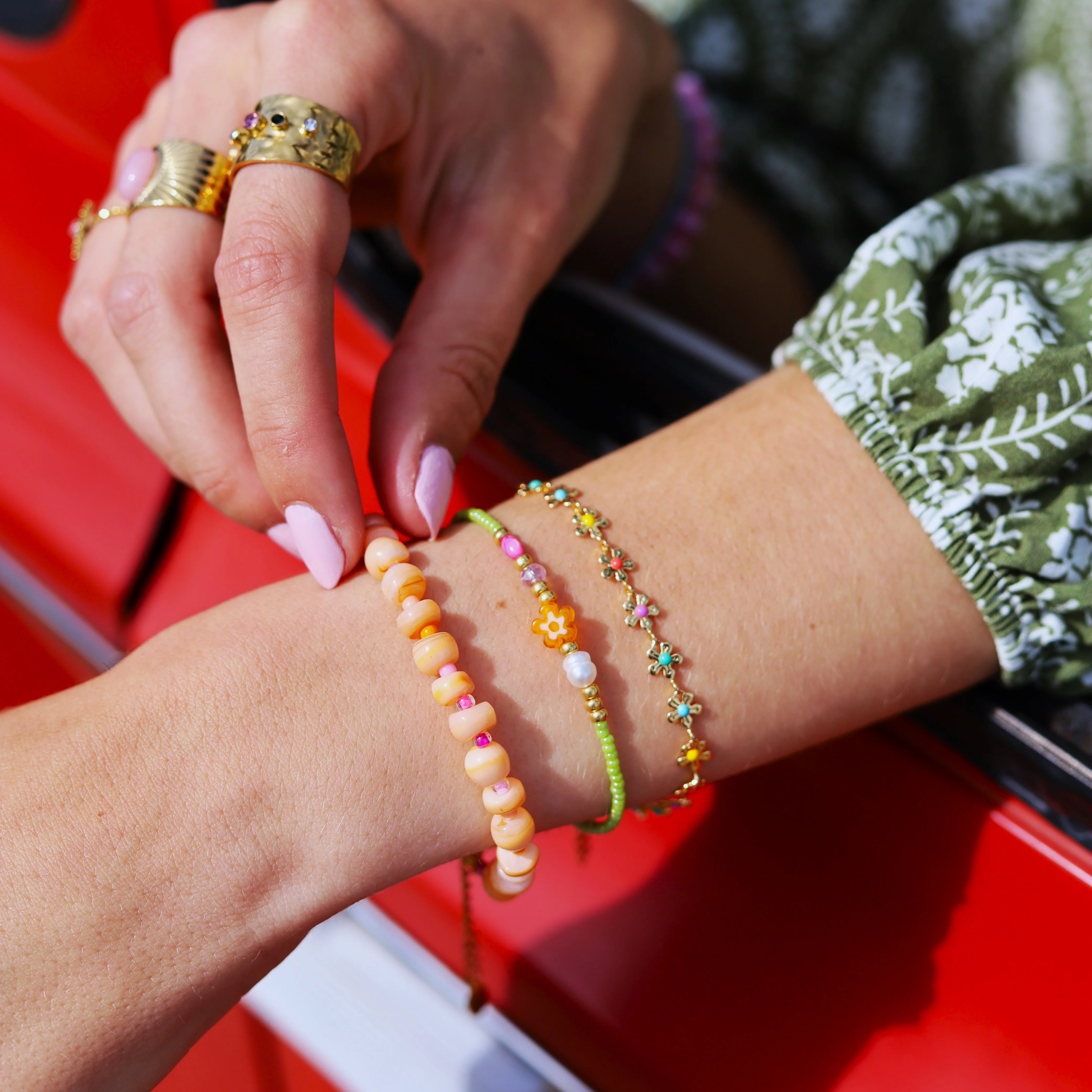 Armband groen met oranje bloem - Image 3