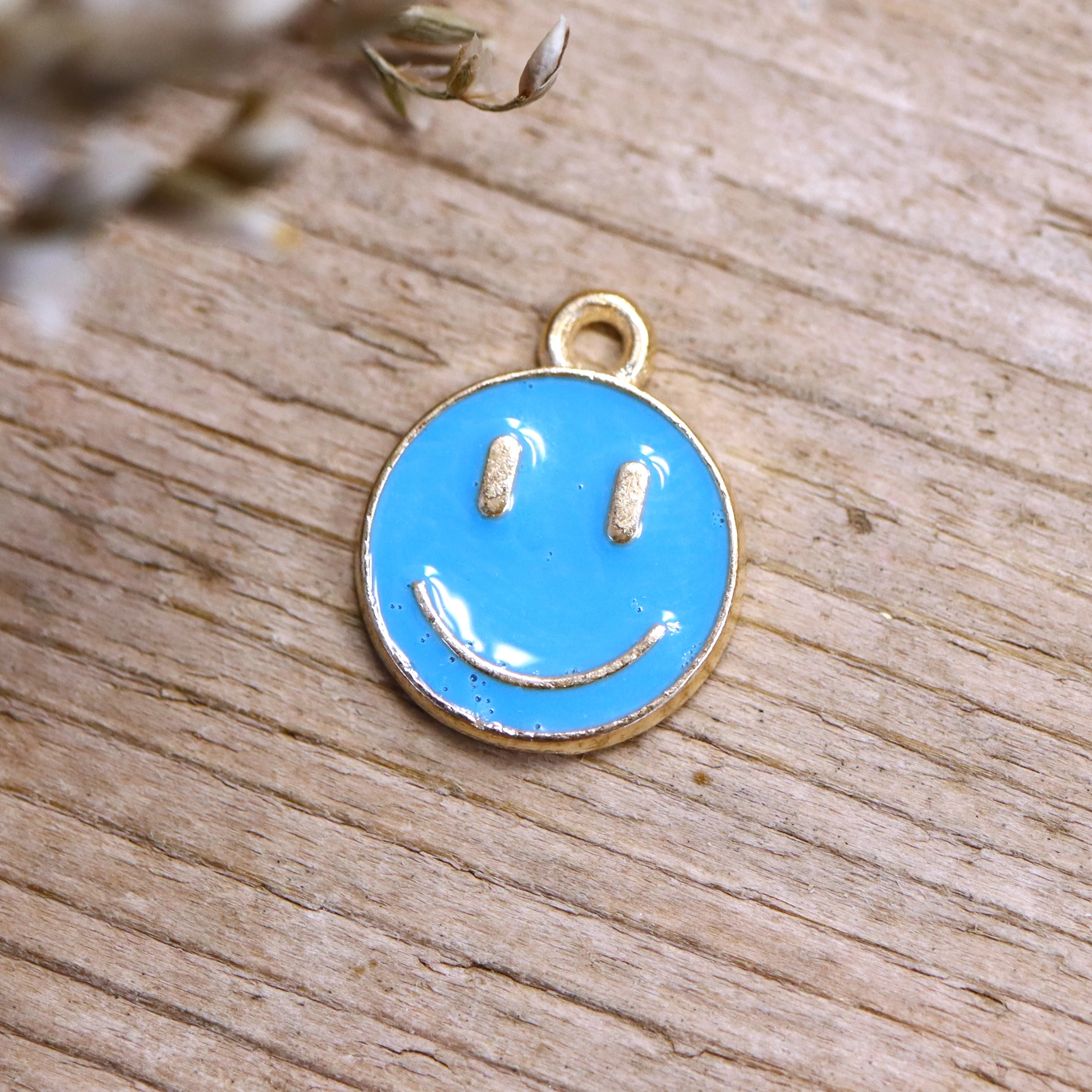 Enamel bedel - smiley blauw goud