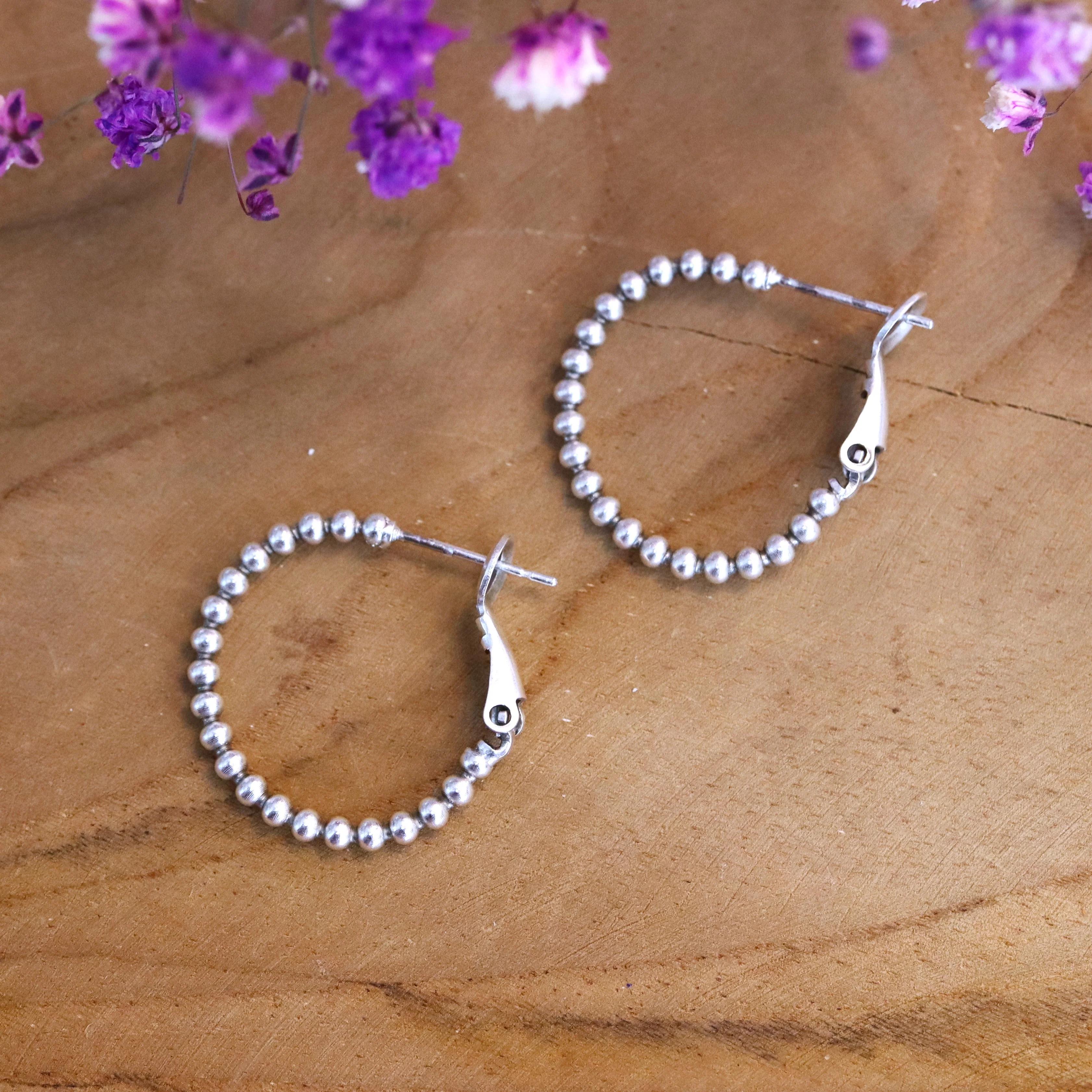 Oorring DQ zilver met bolletjes